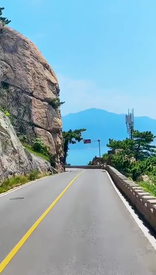 青岛最美环海公路一边是高山一边是大海这个夏天去打卡机